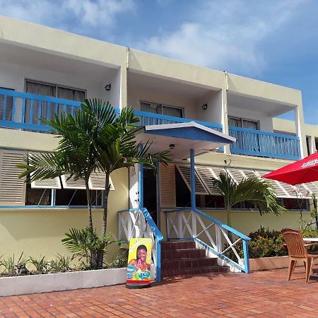 Carib Blue Apartments Oistins ภายนอก รูปภาพ