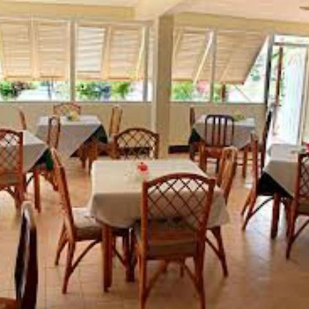Carib Blue Apartments Oistins ภายนอก รูปภาพ