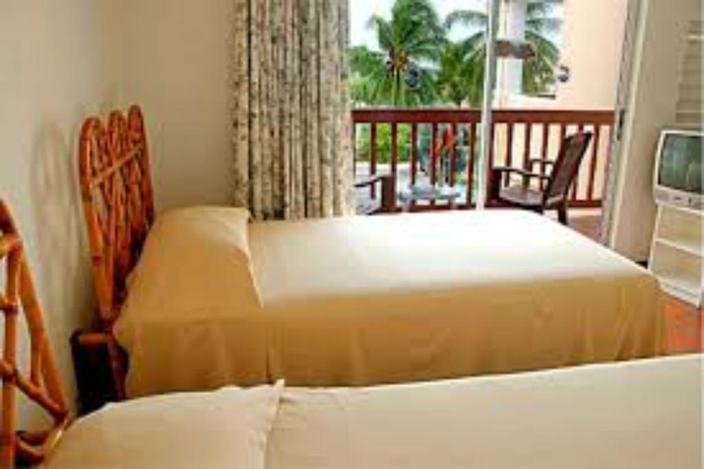 Carib Blue Apartments Oistins ภายนอก รูปภาพ