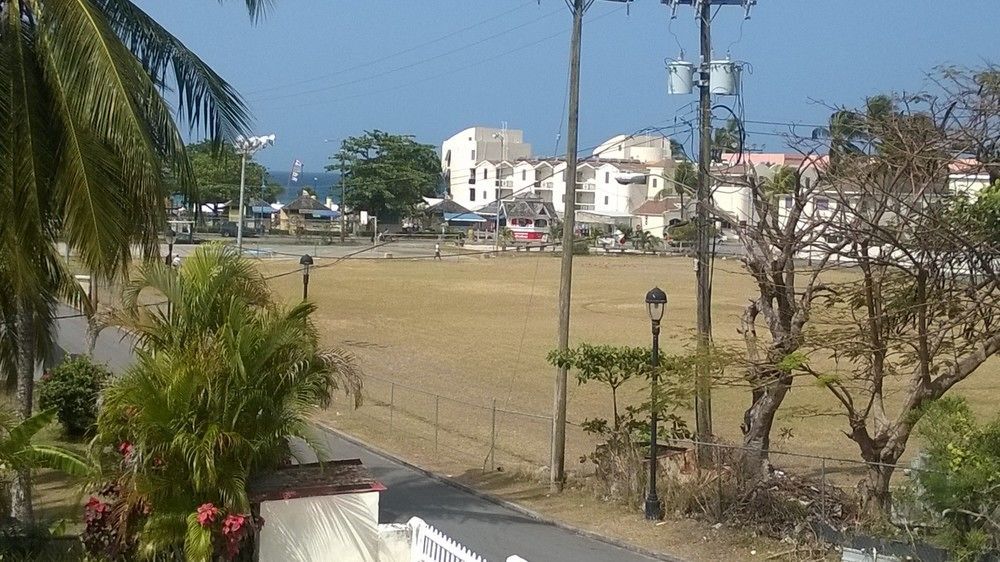 Carib Blue Apartments Oistins ภายนอก รูปภาพ