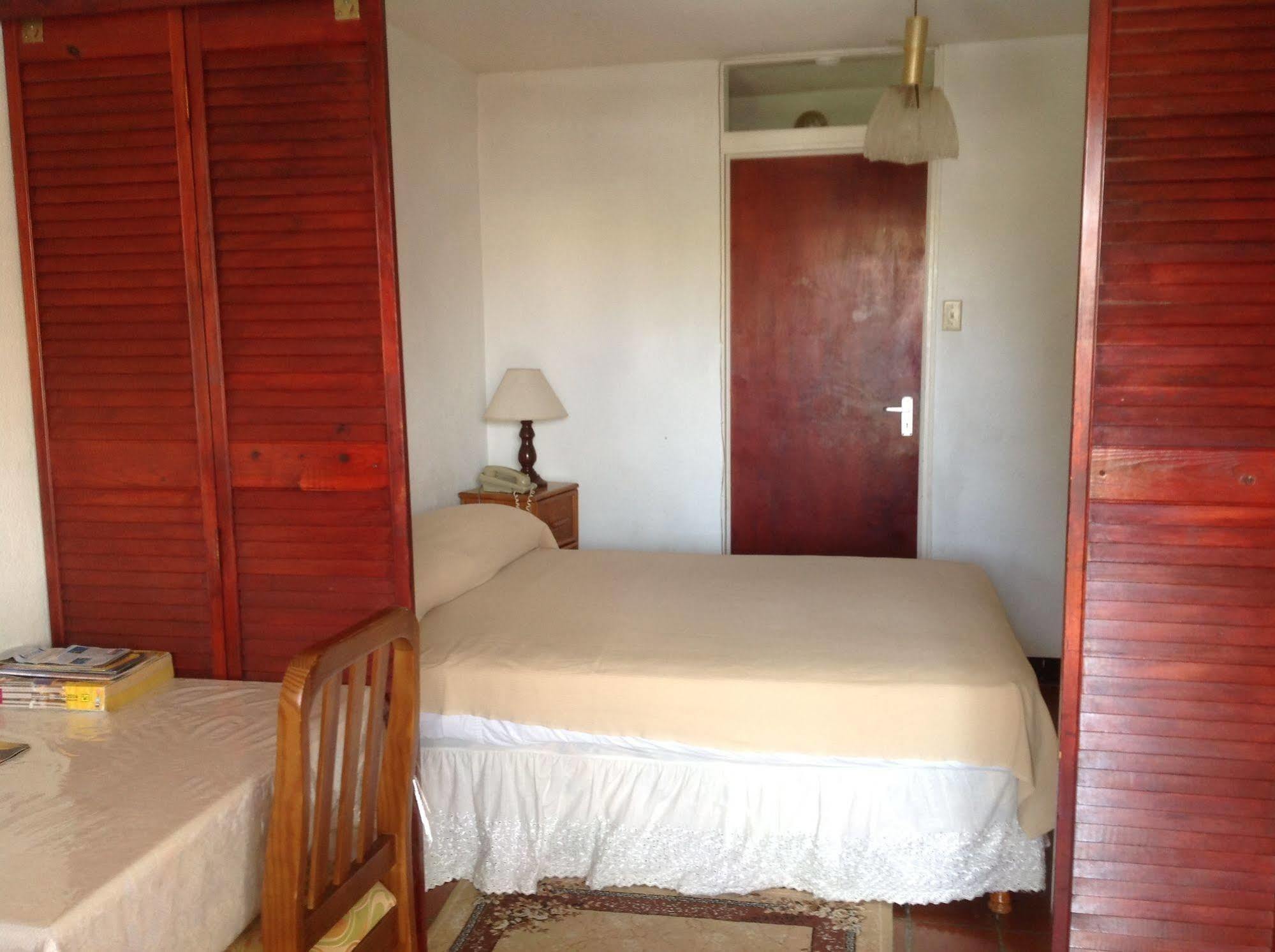 Carib Blue Apartments Oistins ภายนอก รูปภาพ