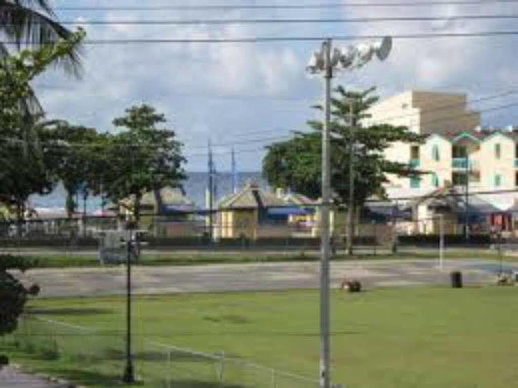 Carib Blue Apartments Oistins ภายนอก รูปภาพ